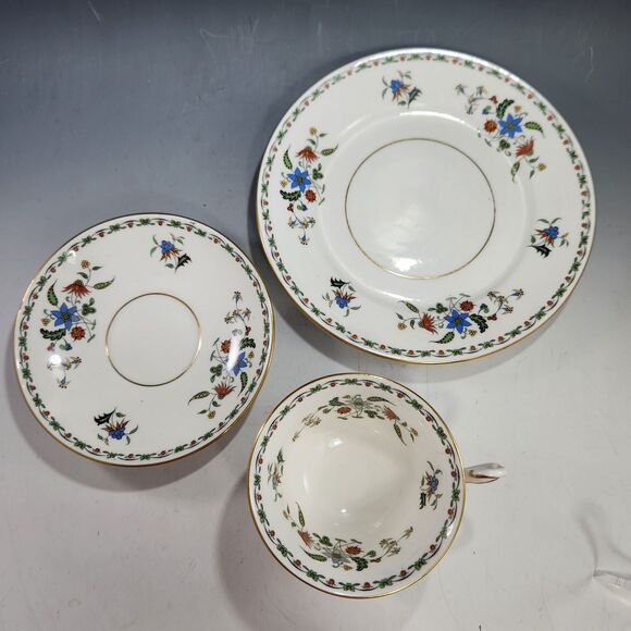 Shelley China Trio Chelsea Pattern # 11399 Lunch Plate Tea Cup Saucer Set AS IS - Picture 6 of 10